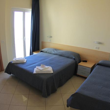 Hotel Fantasy Rimini Rum bild